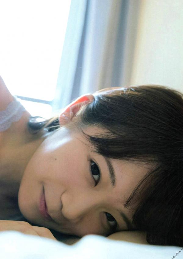 秋元真夏   秋元真夏1st写真集《真夏の气压配置》：海滩泳装与纯白婚纱的治愈系视觉盛宴第97张图片