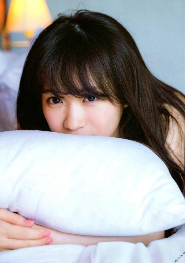 秋元真夏   秋元真夏1st写真集《真夏の气压配置》：海滩泳装与纯白婚纱的治愈系视觉盛宴第103张图片