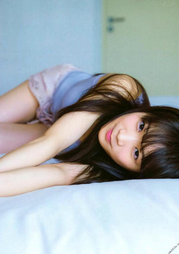 秋元真夏   秋元真夏1st写真集《真夏の气压配置》：海滩泳装与纯白婚纱的治愈系视觉盛宴第106张图片