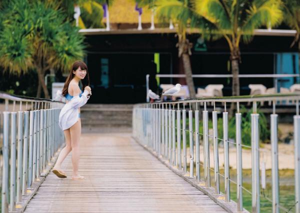 秋元真夏   秋元真夏1st写真集《真夏の气压配置》：海滩泳装与纯白婚纱的治愈系视觉盛宴第111张图片