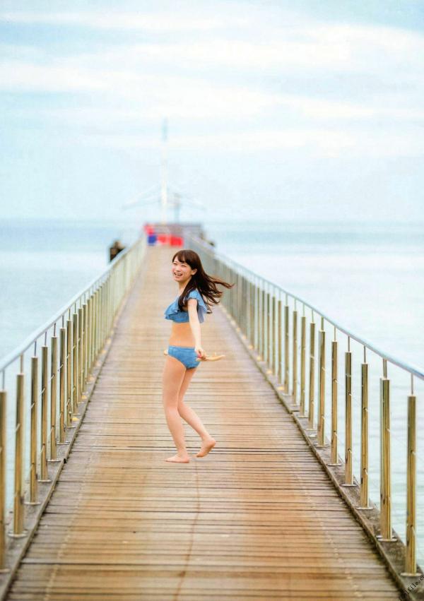 秋元真夏   秋元真夏1st写真集《真夏の气压配置》：海滩泳装与纯白婚纱的治愈系视觉盛宴第117张图片