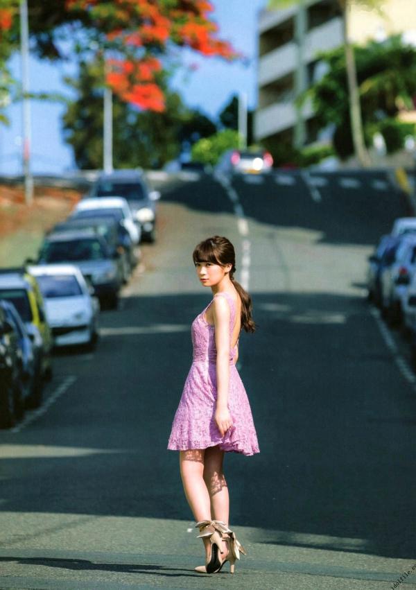 秋元真夏   秋元真夏1st写真集《真夏の气压配置》：海滩泳装与纯白婚纱的治愈系视觉盛宴第127张图片