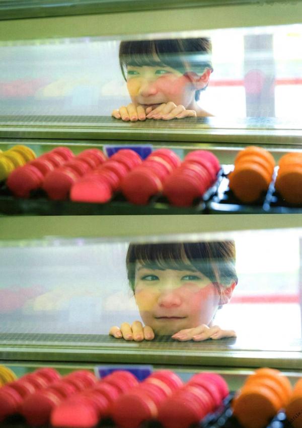 秋元真夏   秋元真夏1st写真集《真夏の气压配置》：海滩泳装与纯白婚纱的治愈系视觉盛宴第136张图片