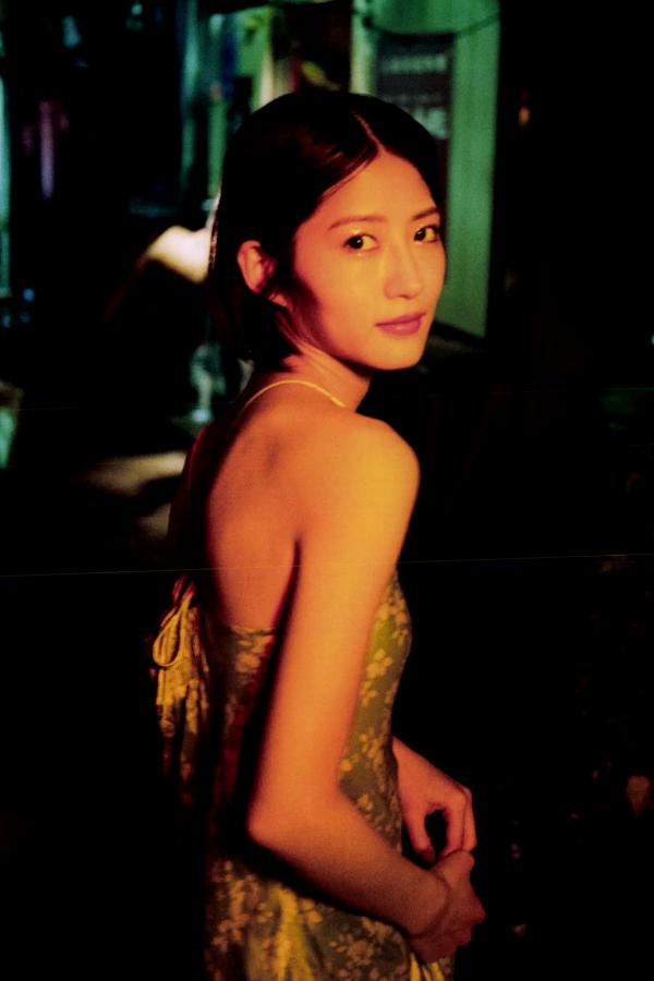 若月佑美  若月佑美写真集《アンド チョコレート》日系家居私房与感性湿身魅惑写真第45张图片