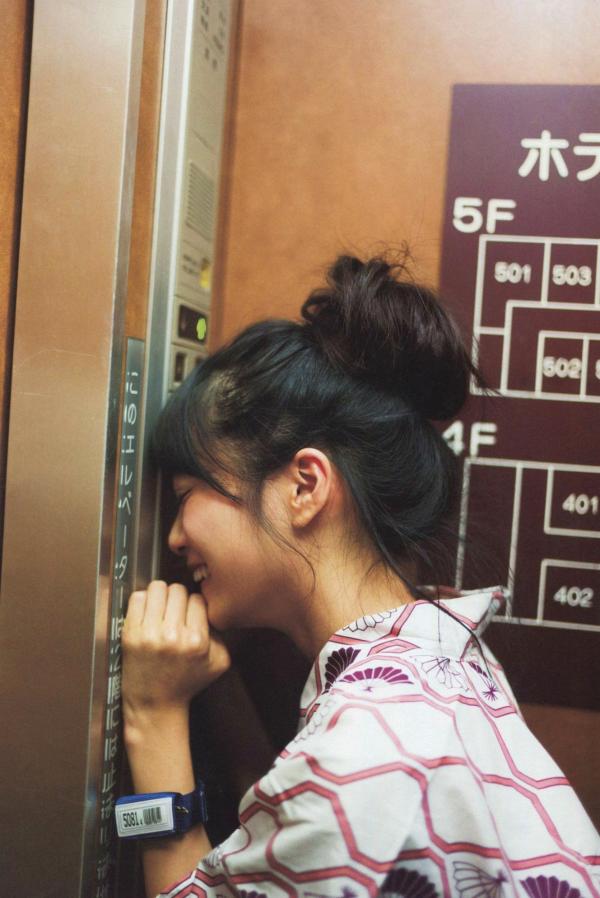 深川麻衣   PB写真集_深川麻衣《ずっと、そばにいたい》：海边户外清新自然写实，治愈系甜美女神风第40张图片