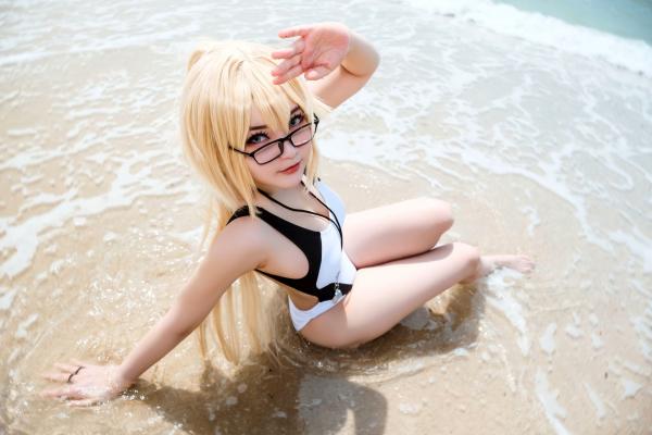 李卓君   Potato-Godzilla-Jeanne-Summer 海滩泳装Cosplay：高颜值模特化身夏日女神，性感连体衣尽显惹火身材第7张图片