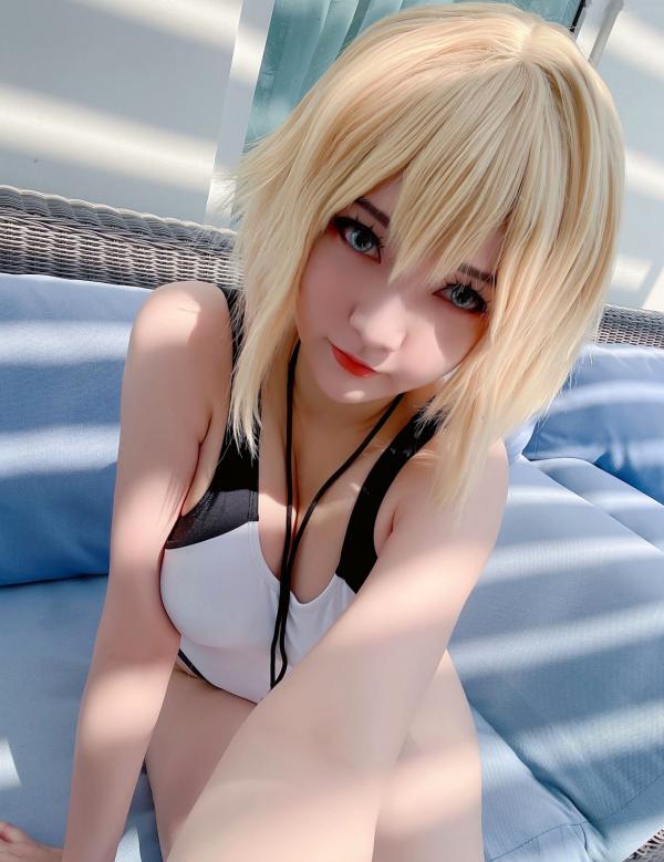 李卓君   Potato-Godzilla-Jeanne-Summer 海滩泳装Cosplay：高颜值模特化身夏日女神，性感连体衣尽显惹火身材第22张图片