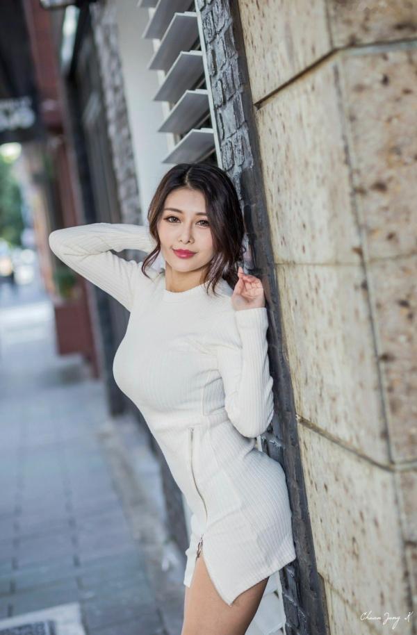 安希希 安希  台湾正妹安希希户外街拍：冬阳晨拍尽显傲人曲线与时尚气质，极致性感写真精选[31P]第1张图片