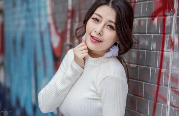 安希希 安希  台湾正妹安希希户外街拍：冬阳晨拍尽显傲人曲线与时尚气质，极致性感写真精选[31P]第5张图片