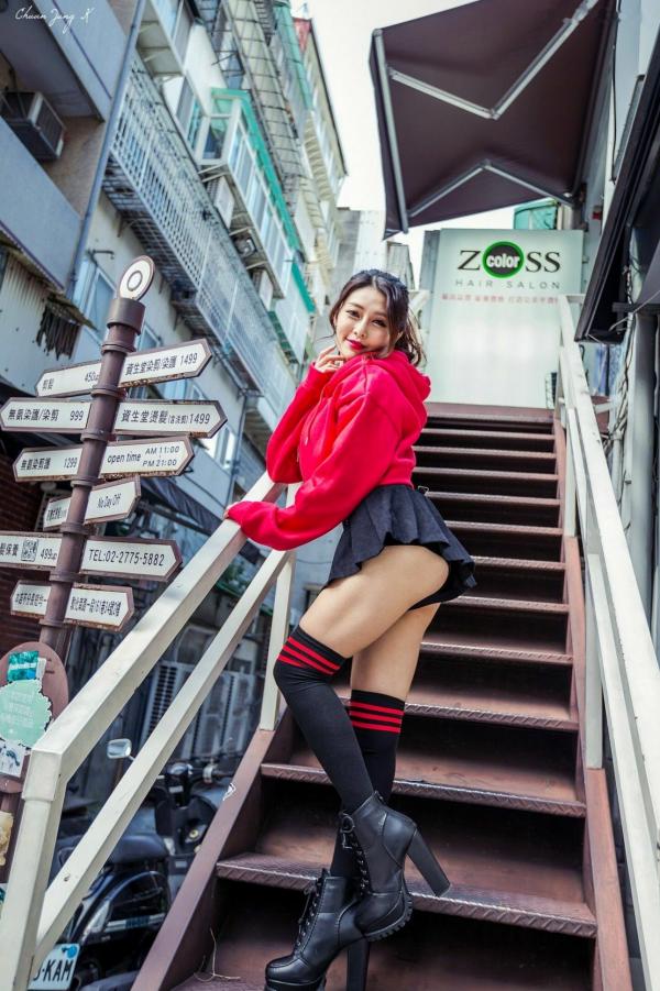 安希希 安希  台湾正妹安希希户外街拍：冬阳晨拍尽显傲人曲线与时尚气质，极致性感写真精选[31P]第22张图片