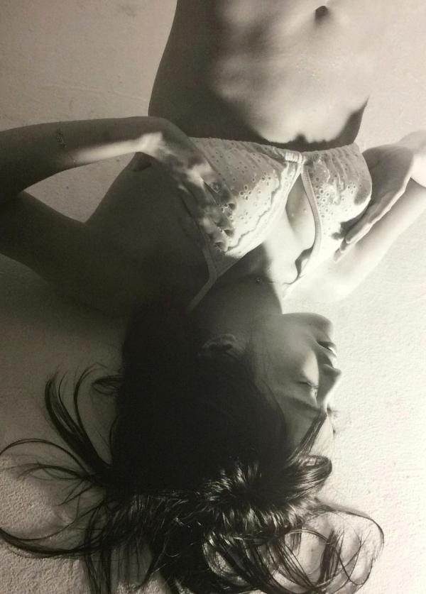 山本彩   PB写真集_山本彩《SY》高清美图：清纯短发、比基尼泳装诱惑，摄影大师LESLIE KEE镜头下的夏日灵动尤物第10张图片
