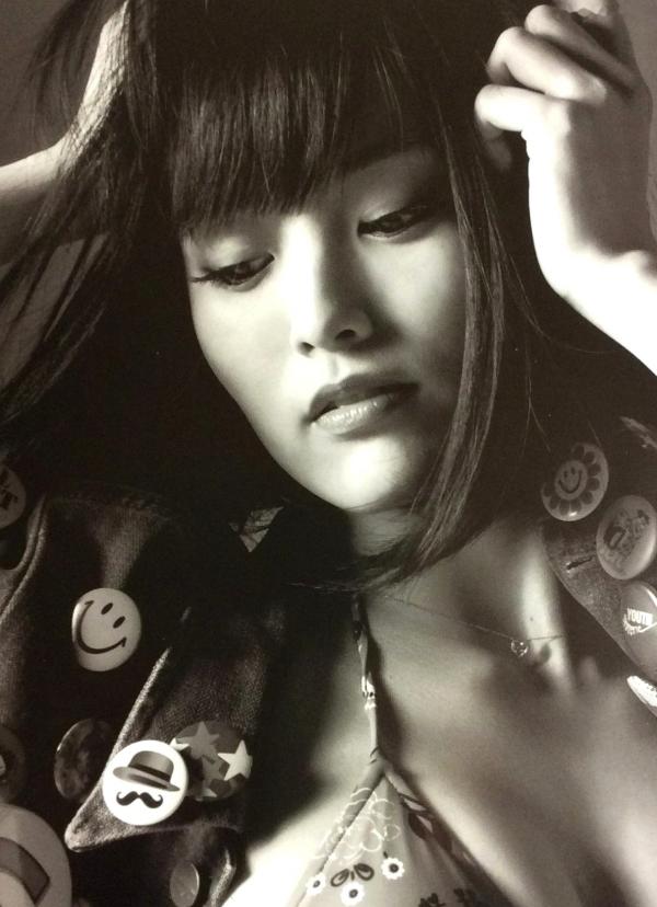 山本彩   PB写真集_山本彩《SY》高清美图：清纯短发、比基尼泳装诱惑，摄影大师LESLIE KEE镜头下的夏日灵动尤物第27张图片