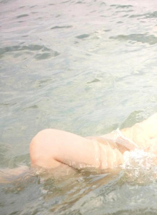 山本彩   PB写真集_山本彩《SY》高清美图：清纯短发、比基尼泳装诱惑，摄影大师LESLIE KEE镜头下的夏日灵动尤物第46张图片