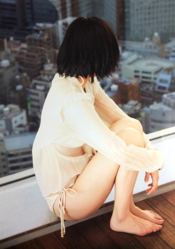 山本彩   PB写真集_山本彩《SY》高清美图：清纯短发、比基尼泳装诱惑，摄影大师LESLIE KEE镜头下的夏日灵动尤物第50张图片