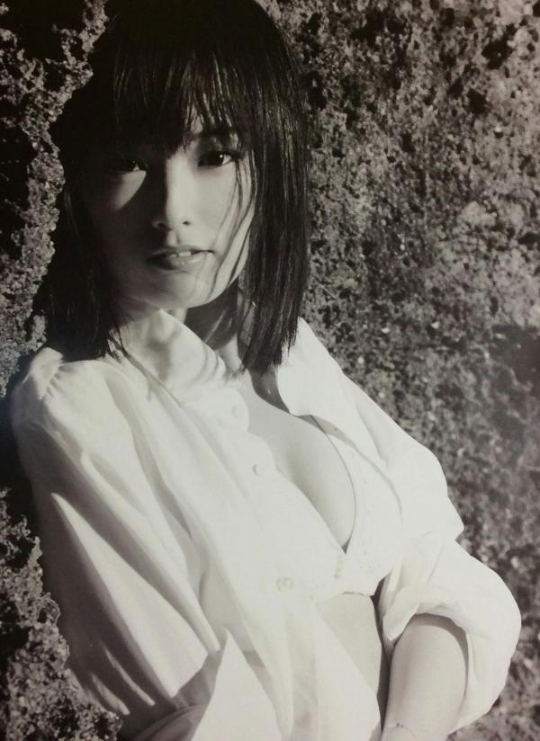 山本彩   PB写真集_山本彩《SY》高清美图：清纯短发、比基尼泳装诱惑，摄影大师LESLIE KEE镜头下的夏日灵动尤物第65张图片