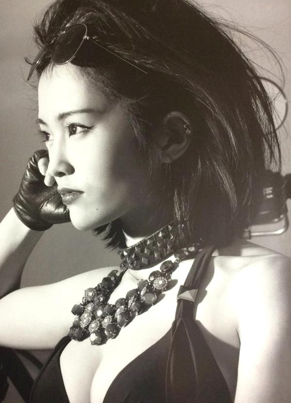 山本彩   PB写真集_山本彩《SY》高清美图：清纯短发、比基尼泳装诱惑，摄影大师LESLIE KEE镜头下的夏日灵动尤物第88张图片