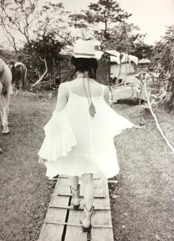 山本彩   PB写真集_山本彩《SY》高清美图：清纯短发、比基尼泳装诱惑，摄影大师LESLIE KEE镜头下的夏日灵动尤物第121张图片