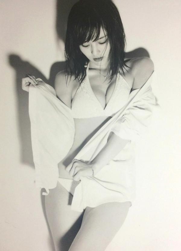 山本彩   PB写真集_山本彩《SY》高清美图：清纯短发、比基尼泳装诱惑，摄影大师LESLIE KEE镜头下的夏日灵动尤物第140张图片