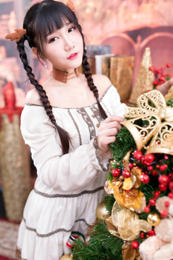 喬喬兒 乔乔儿  台湾正妹喬喬兒圣诞氛围主题写真，一字肩连衣裙装扮可爱麋鹿，甜美治愈清新迷人第3张图片