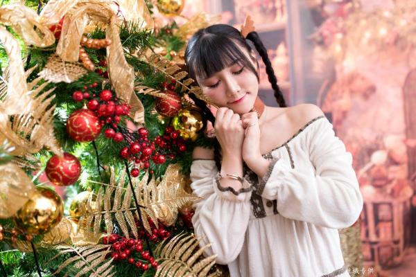 喬喬兒 乔乔儿  台湾正妹喬喬兒圣诞氛围主题写真，一字肩连衣裙装扮可爱麋鹿，甜美治愈清新迷人第9张图片