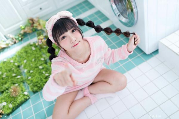 喬喬兒 乔乔儿  台湾正妹喬喬兒圣诞氛围主题写真，一字肩连衣裙装扮可爱麋鹿，甜美治愈清新迷人第25张图片