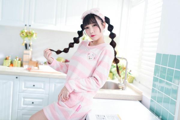 喬喬兒 乔乔儿  台湾正妹喬喬兒圣诞氛围主题写真，一字肩连衣裙装扮可爱麋鹿，甜美治愈清新迷人第27张图片