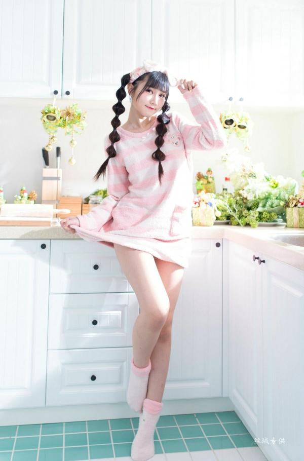 喬喬兒 乔乔儿  台湾正妹喬喬兒圣诞氛围主题写真，一字肩连衣裙装扮可爱麋鹿，甜美治愈清新迷人第38张图片