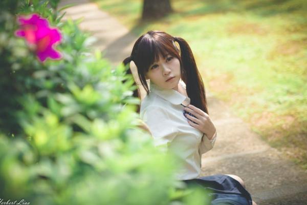 ベッキー   台湾正妹Becky中央大学户外写真，清纯校服与甜美女仆装角色扮演 [92P]第16张图片