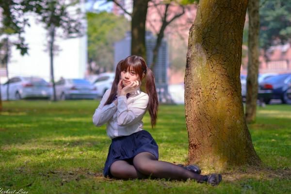 ベッキー   台湾正妹Becky中央大学户外写真，清纯校服与甜美女仆装角色扮演 [92P]第19张图片