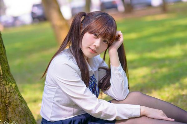 ベッキー   台湾正妹Becky中央大学户外写真，清纯校服与甜美女仆装角色扮演 [92P]第26张图片