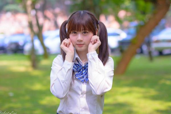 ベッキー   台湾正妹Becky中央大学户外写真，清纯校服与甜美女仆装角色扮演 [92P]第27张图片