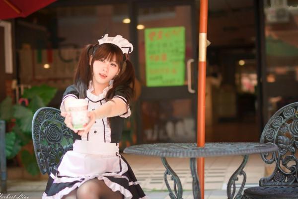 ベッキー   台湾正妹Becky中央大学户外写真，清纯校服与甜美女仆装角色扮演 [92P]第39张图片