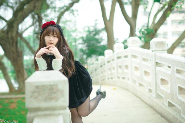 ベッキー   台湾正妹Becky中央大学户外写真，清纯校服与甜美女仆装角色扮演 [92P]第66张图片