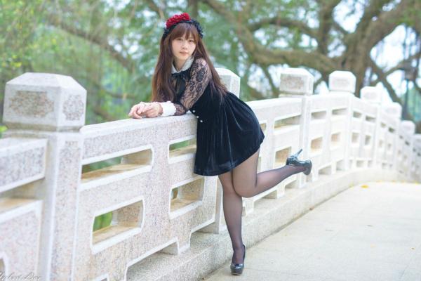 ベッキー   台湾正妹Becky中央大学户外写真，清纯校服与甜美女仆装角色扮演 [92P]第67张图片