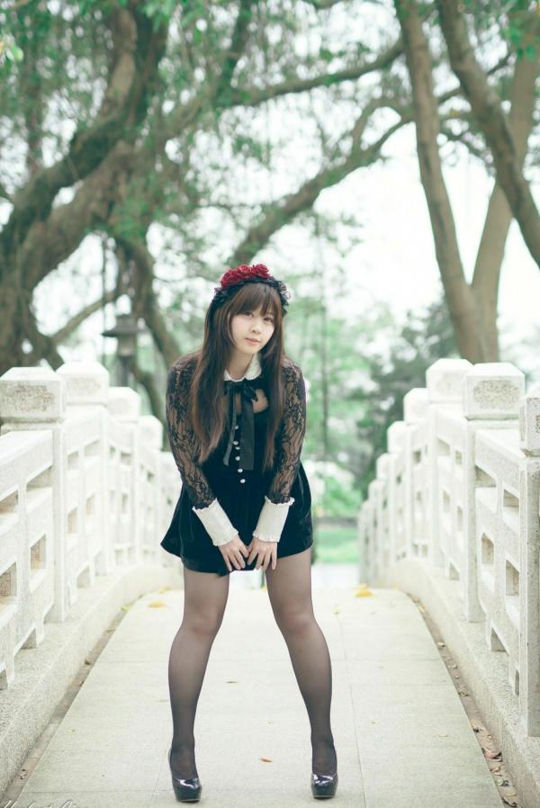 ベッキー   台湾正妹Becky中央大学户外写真，清纯校服与甜美女仆装角色扮演 [92P]第70张图片