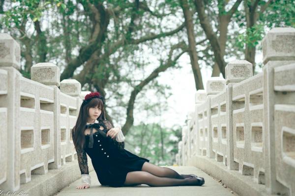 ベッキー   台湾正妹Becky中央大学户外写真，清纯校服与甜美女仆装角色扮演 [92P]第71张图片