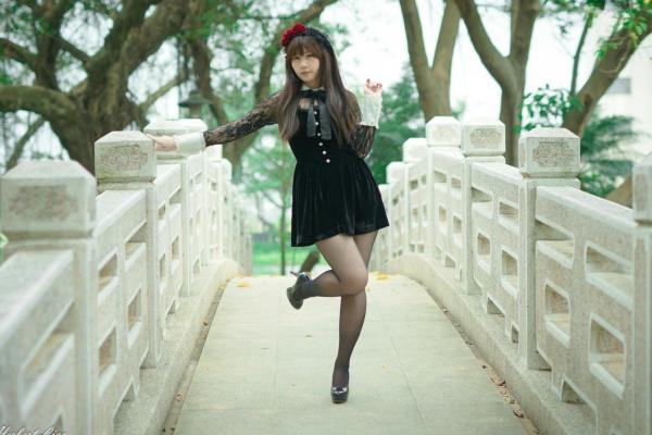 ベッキー   台湾正妹Becky中央大学户外写真，清纯校服与甜美女仆装角色扮演 [92P]第73张图片