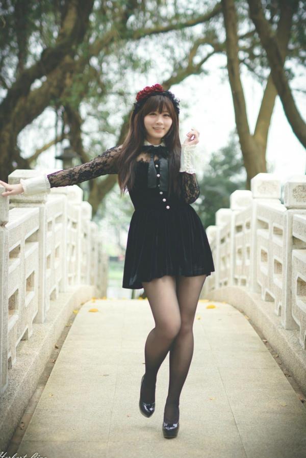 ベッキー   台湾正妹Becky中央大学户外写真，清纯校服与甜美女仆装角色扮演 [92P]第74张图片