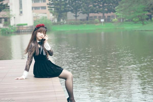 ベッキー   台湾正妹Becky中央大学户外写真，清纯校服与甜美女仆装角色扮演 [92P]第75张图片