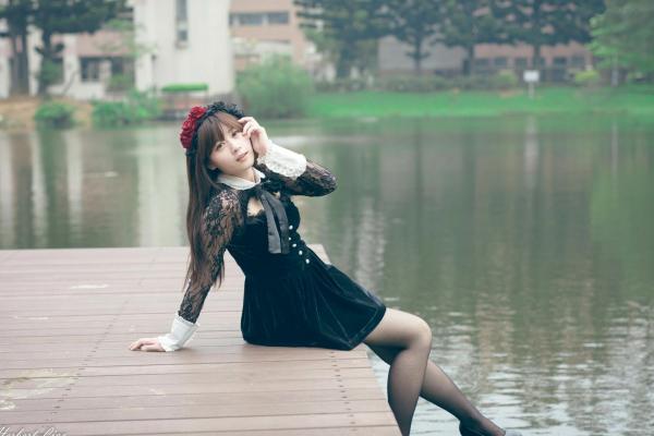 ベッキー   台湾正妹Becky中央大学户外写真，清纯校服与甜美女仆装角色扮演 [92P]第78张图片