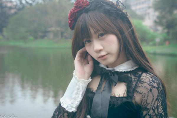 ベッキー   台湾正妹Becky中央大学户外写真，清纯校服与甜美女仆装角色扮演 [92P]第86张图片