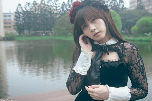 ベッキー   台湾正妹Becky中央大学户外写真，清纯校服与甜美女仆装角色扮演 [92P]第87张图片