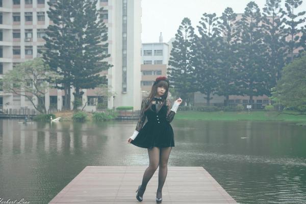 ベッキー   台湾正妹Becky中央大学户外写真，清纯校服与甜美女仆装角色扮演 [92P]第89张图片