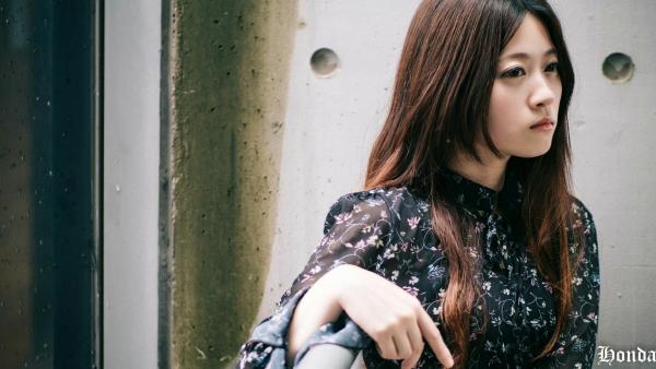 ベッキー   台湾美女Becky楼道职场写真，碎花OL衬衫搭配黑丝短裙，干练性感诱惑系列第4张图片