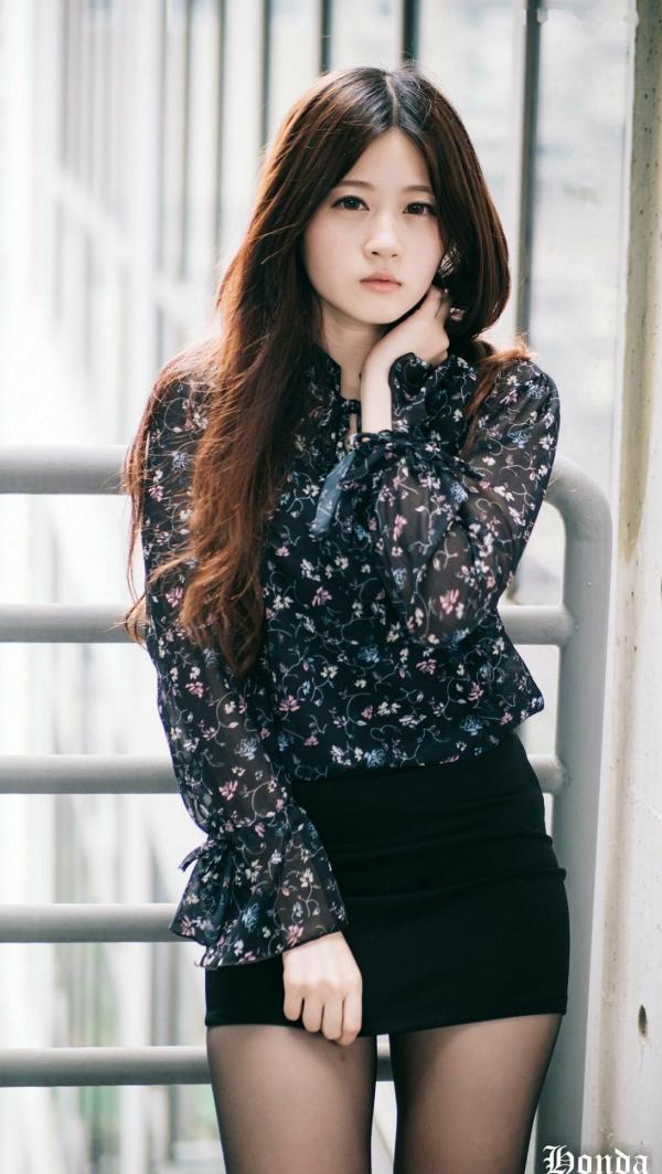ベッキー   台湾美女Becky楼道职场写真，碎花OL衬衫搭配黑丝短裙，干练性感诱惑系列第7张图片