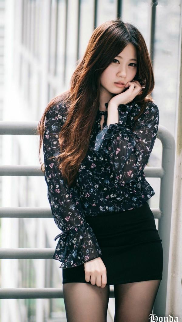 ベッキー   台湾美女Becky楼道职场写真，碎花OL衬衫搭配黑丝短裙，干练性感诱惑系列第8张图片