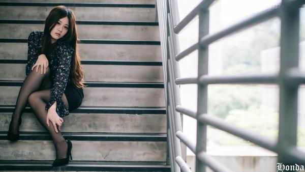 ベッキー   台湾美女Becky楼道职场写真，碎花OL衬衫搭配黑丝短裙，干练性感诱惑系列第10张图片