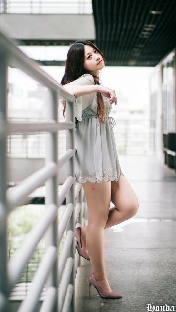 ベッキー   台湾美女Becky楼道职场写真，碎花OL衬衫搭配黑丝短裙，干练性感诱惑系列第19张图片