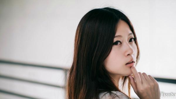 ベッキー   台湾美女Becky楼道职场写真，碎花OL衬衫搭配黑丝短裙，干练性感诱惑系列第22张图片