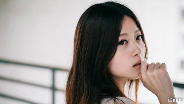 ベッキー   台湾美女Becky楼道职场写真，碎花OL衬衫搭配黑丝短裙，干练性感诱惑系列第23张图片